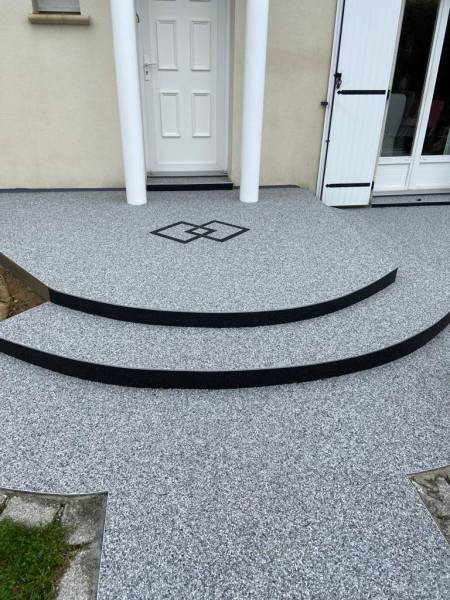 Artisan pour pose résine/ granulats de marbre sur une terrasse proche de FECAMP